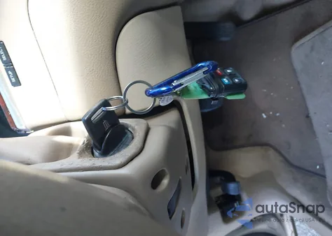 2006 Lincoln Town Car Signature Limited из США, поврежденный, VIN 1LNHM82V86Y609518